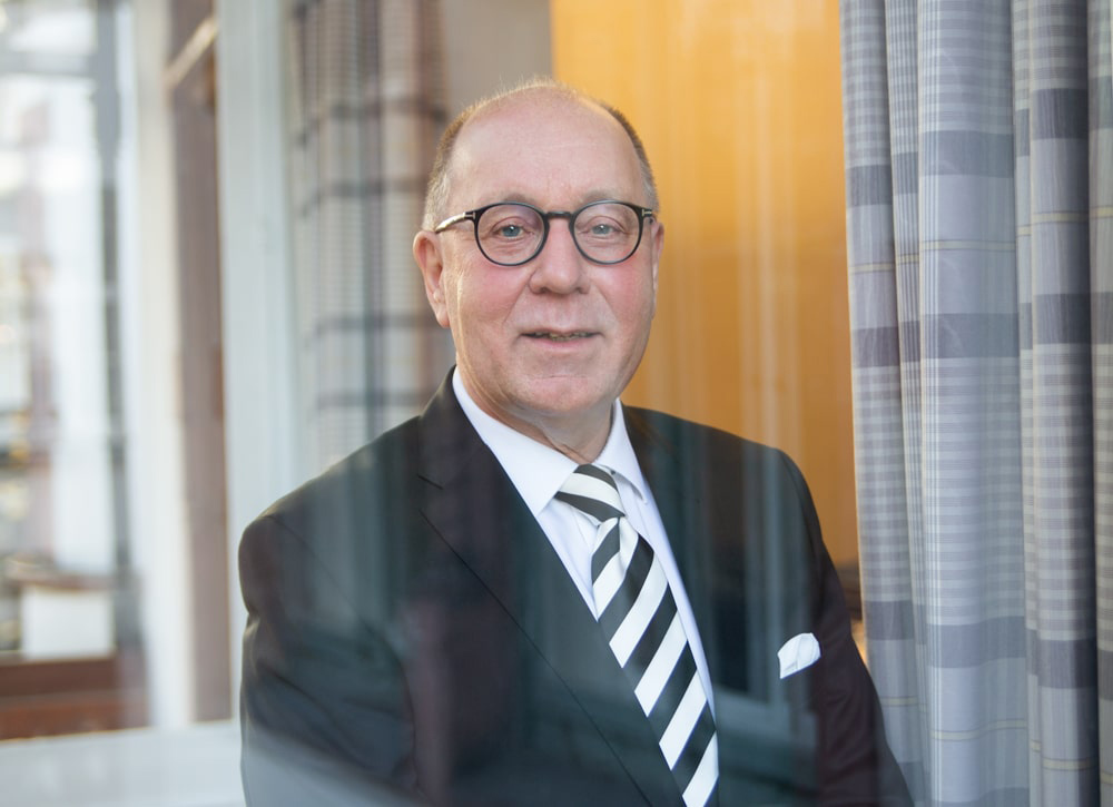 Rechtsanwalt i.R. Fachanwalt für Arbeitsrecht i.R. sowie Notar a.D.